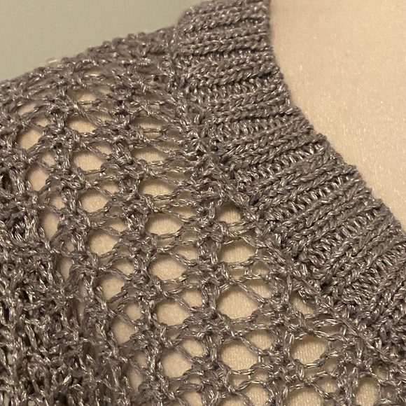 Silver open knit sweater NWT by SayWhat? Size small - Picture 4 of 7